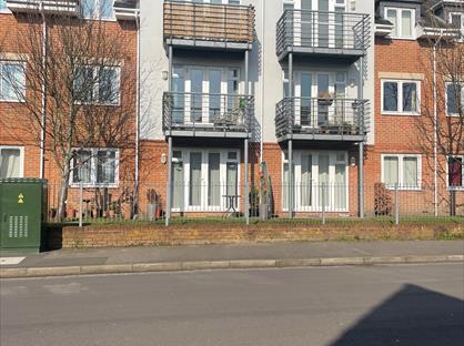 2 Bed Flat, Old Dairy Close, GU51