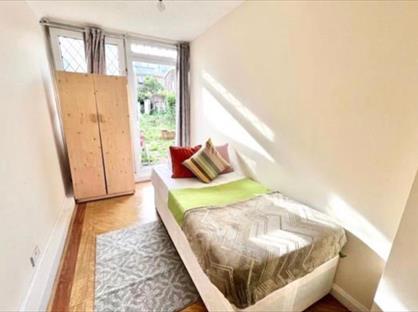 Room in a Shared House, Elgin House, E14