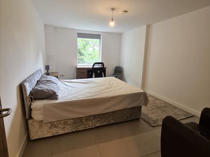 Room in a Shared Flat, St. Rule Street, SW8