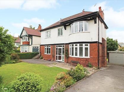 2 Bed Flat, Harlow Oval, HG2