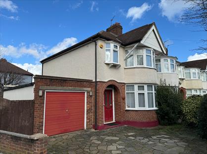 3 Bed Detached House, Dimsdale Drive, EN1