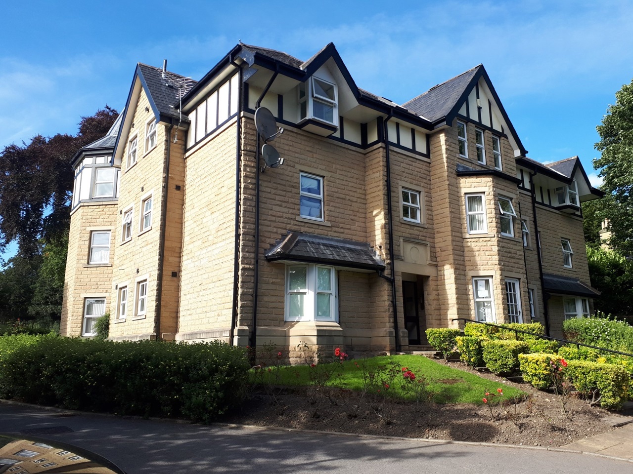 Roundhay, Leeds 2 Bed Flat, Greystones Court, LS8 To Rent Now for £