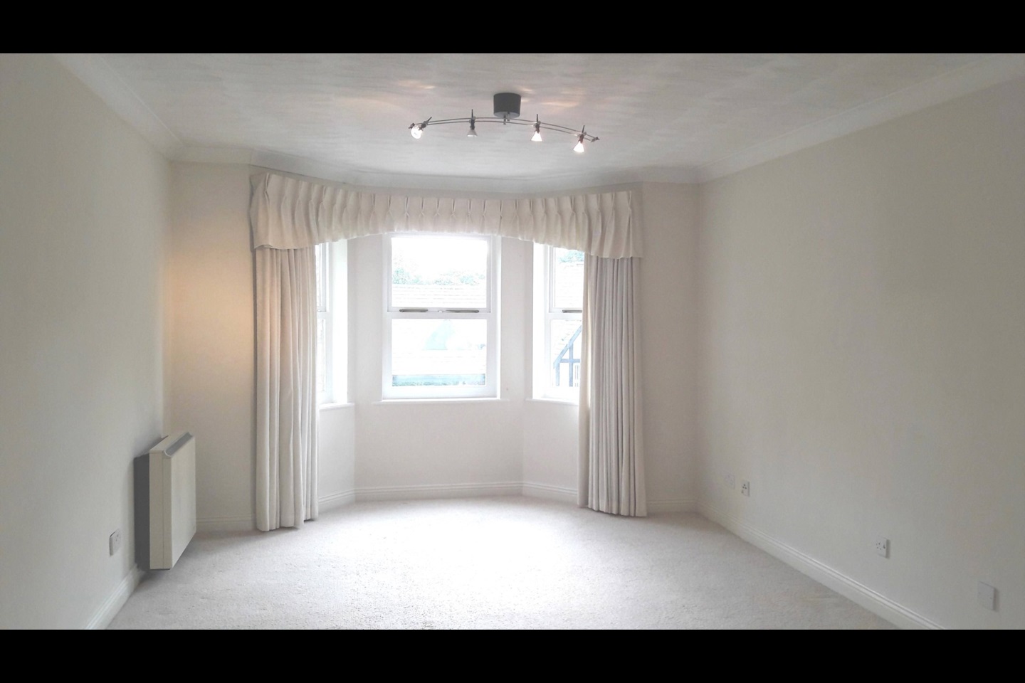 Roundhay, Leeds 2 Bed Flat, Greystones Court, LS8 To Rent Now for £
