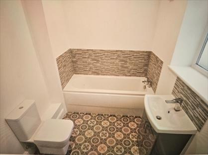 4 Bed Semi-Detached House, Armoury Square, BS5