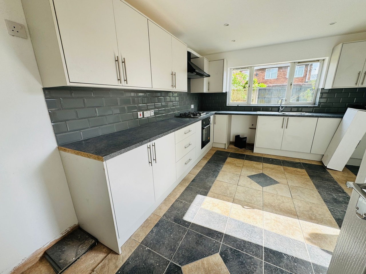 Tipton 4 Bed SemiDetached House, Oakley Avenue, DY4 To Rent Now