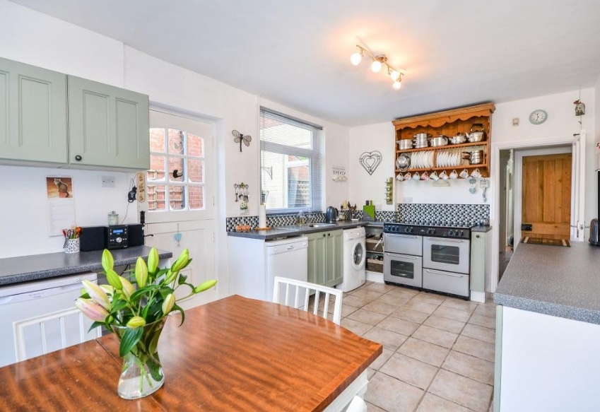 Mansfield 4 Bed SemiDetached House, Layton Avenue, NG18 To Rent