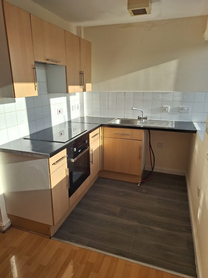 Bloxwich, Walsall 1 Bed Flat, Marton Court, WS3 To Rent Now for £600.00 p/m