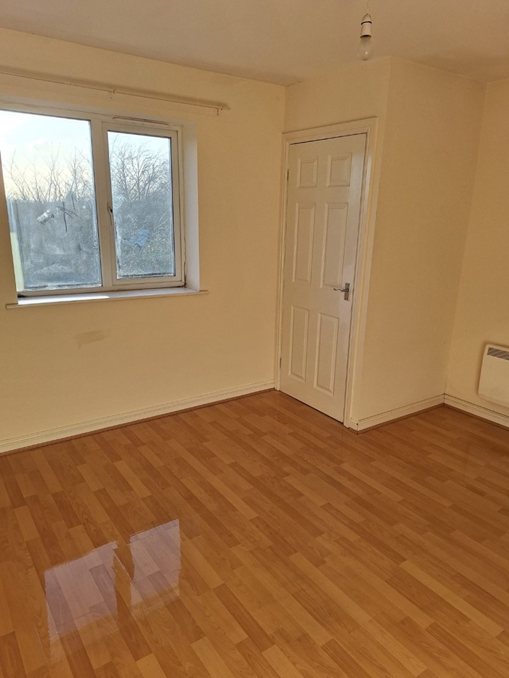 Bloxwich, Walsall 1 Bed Flat, Marton Court, WS3 To Rent Now for £