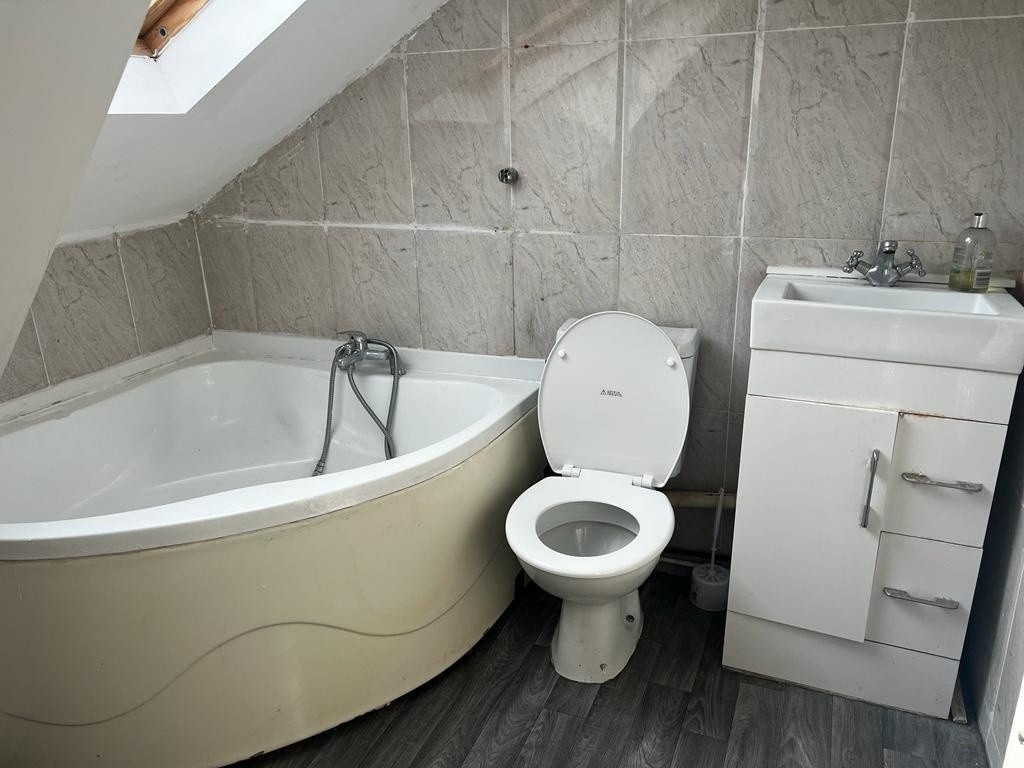 Luton 4 Bed SemiDetached House, Dorel Close, LU2 To Rent Now for £