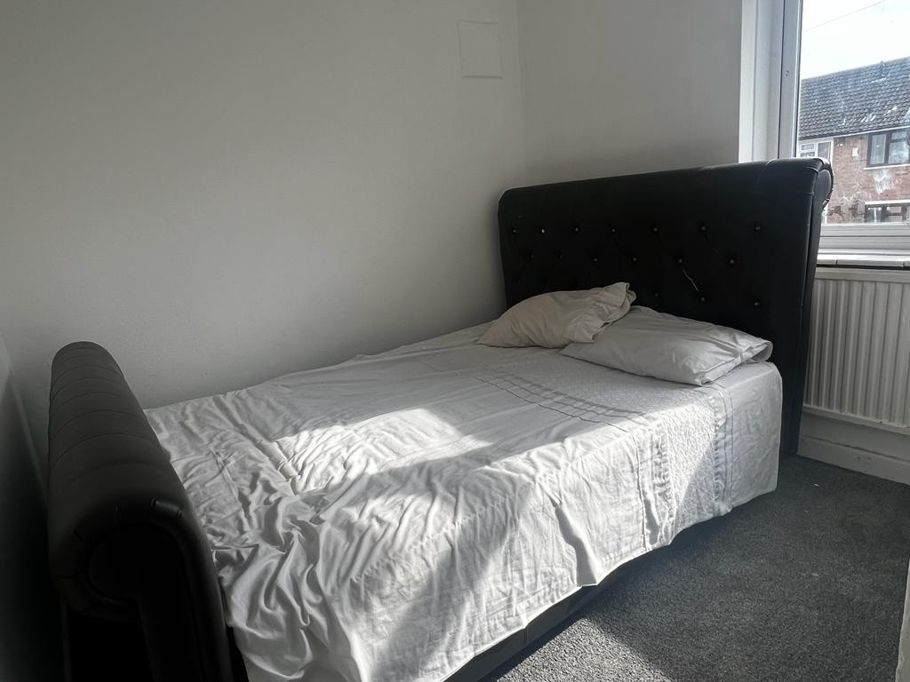 Luton 4 Bed SemiDetached House, Dorel Close, LU2 To Rent Now for £