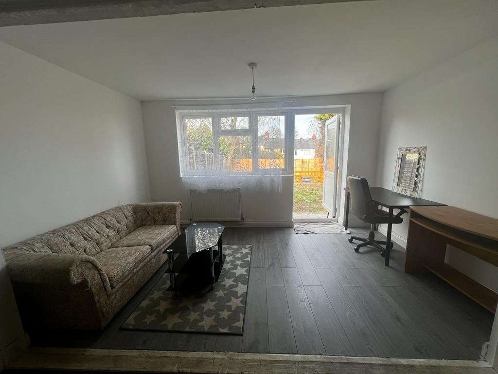 Luton 4 Bed SemiDetached House, Dorel Close, LU2 To Rent Now for £