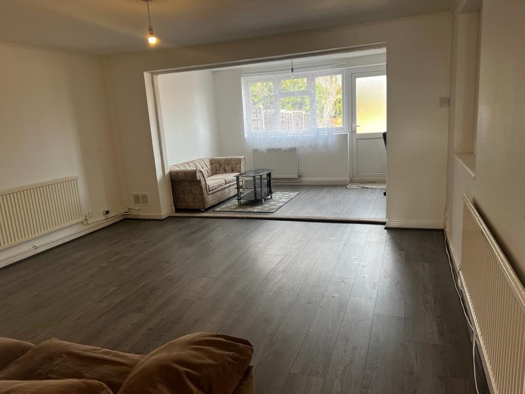 Luton 4 Bed SemiDetached House, Dorel Close, LU2 To Rent Now for £