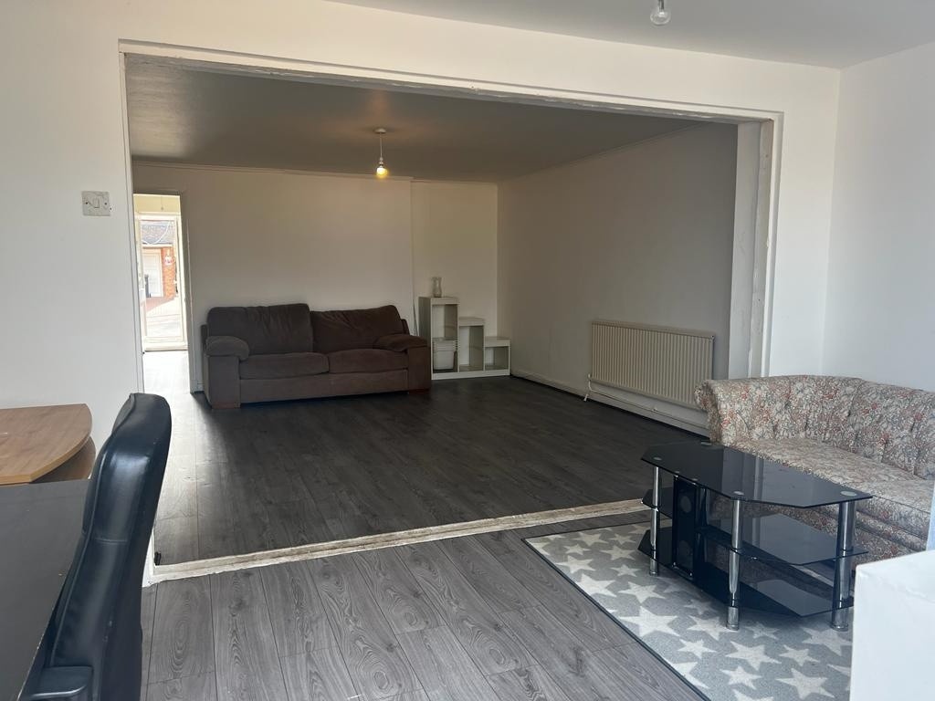 Luton 4 Bed SemiDetached House, Dorel Close, LU2 To Rent Now for £