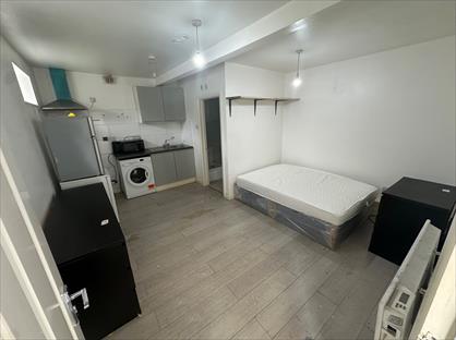 Studio Flat, Silver Street, N18