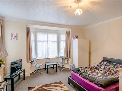 Studio Flat, Central Park Road, E6