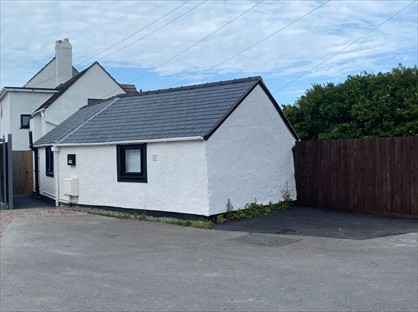 1 Bed Bungalow, Vale Road, LL18