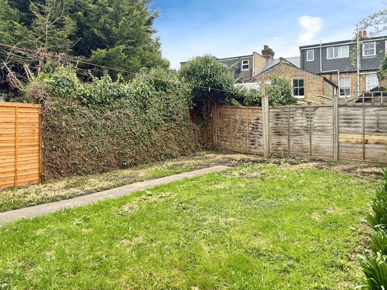 London 2 Bed Flat, Cavendish Road, SW12 To Rent Now for £2,500.00 p/m