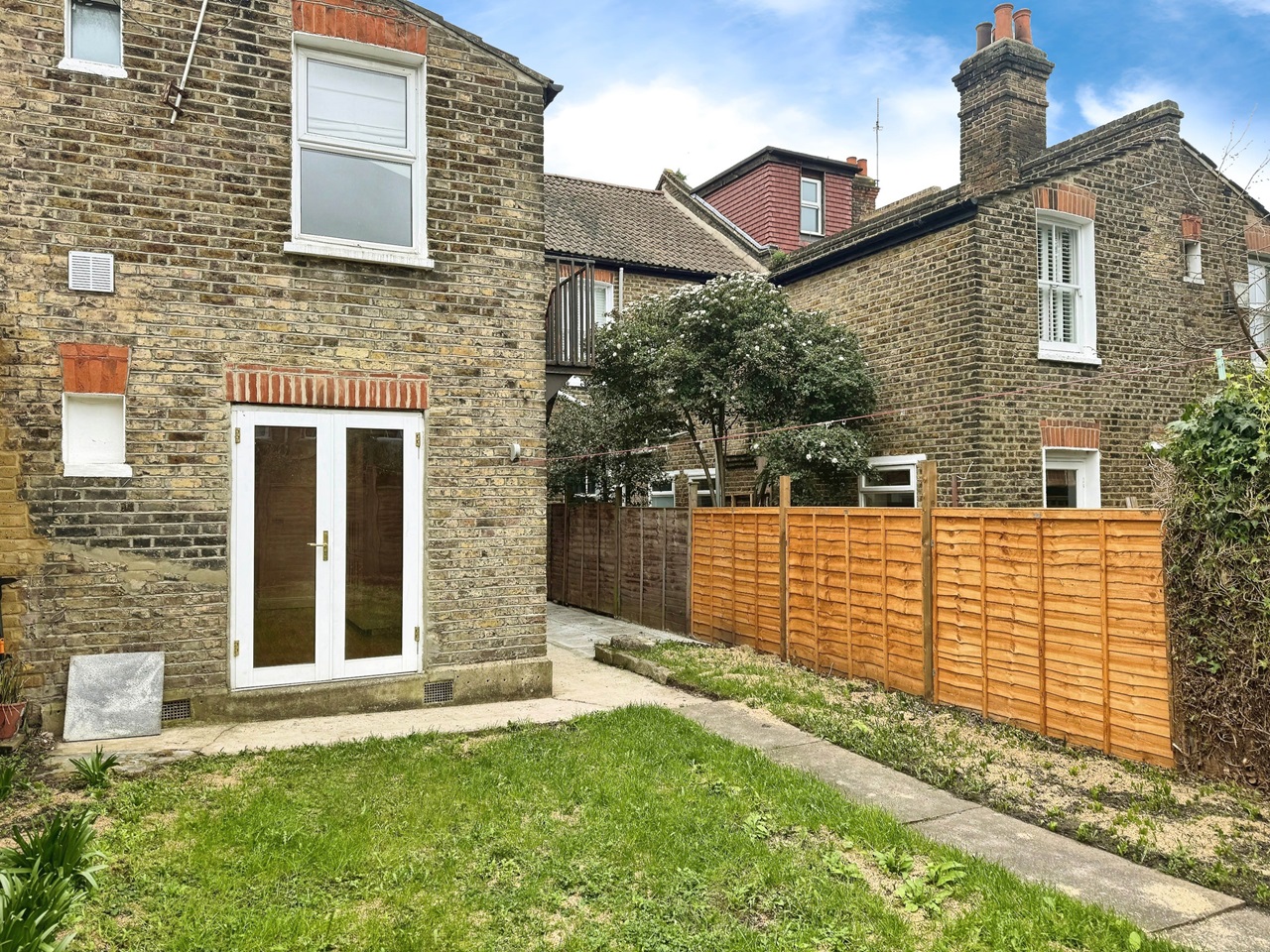 London 2 Bed Flat, Cavendish Road, SW12 To Rent Now for £2,500.00 p/m