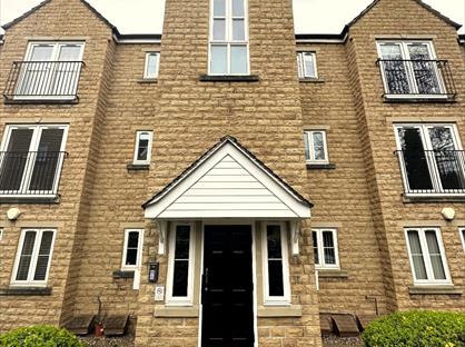 2 Bed Flat, Airedale Place, BD17