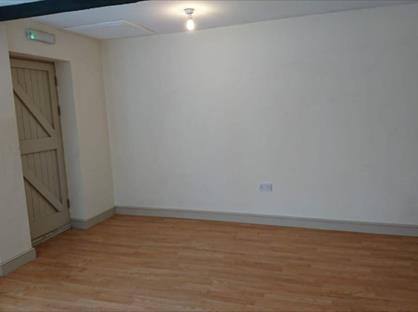 Studio Flat, Canal Road, S80