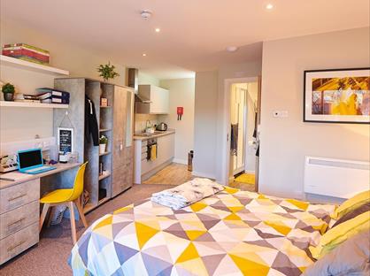 Studio Flat, Church Street, L39