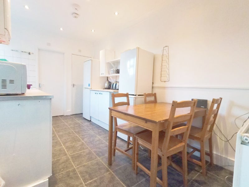 London Room in a Shared House, Crewe Place, NW10 To Rent Now for £