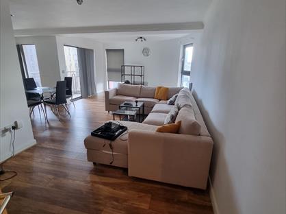 2 Bed Flat, Churchill Way, CF10