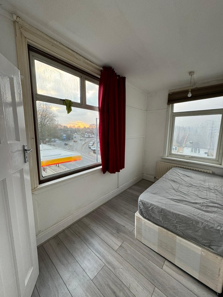 London Room in a Shared House, Pinner Green, HA5 To Rent Now for £
