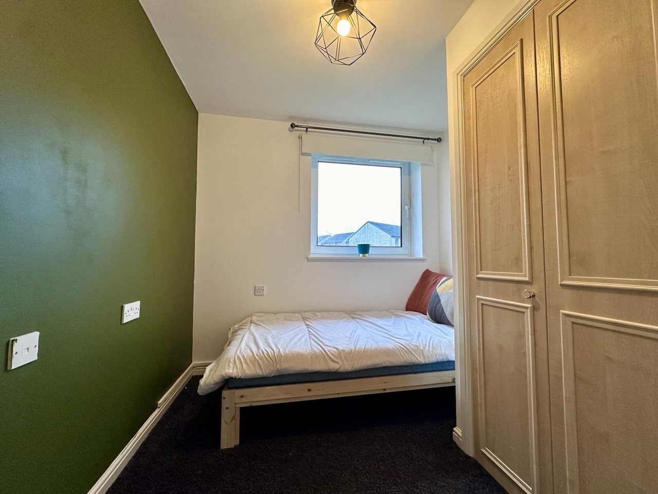 Edinburgh 3 Bed Flat, Bonnington Gait, EH6 To Rent Now for £1,500.