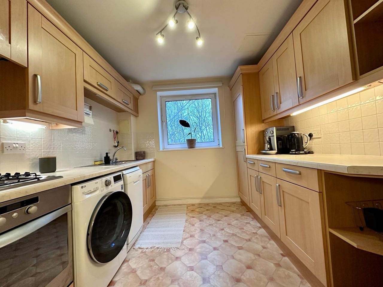 Edinburgh 3 Bed Flat, Bonnington Gait, EH6 To Rent Now for £1,500.