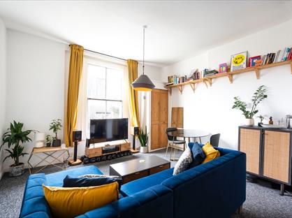 1 Bed Flat, Dalston Lane, E8