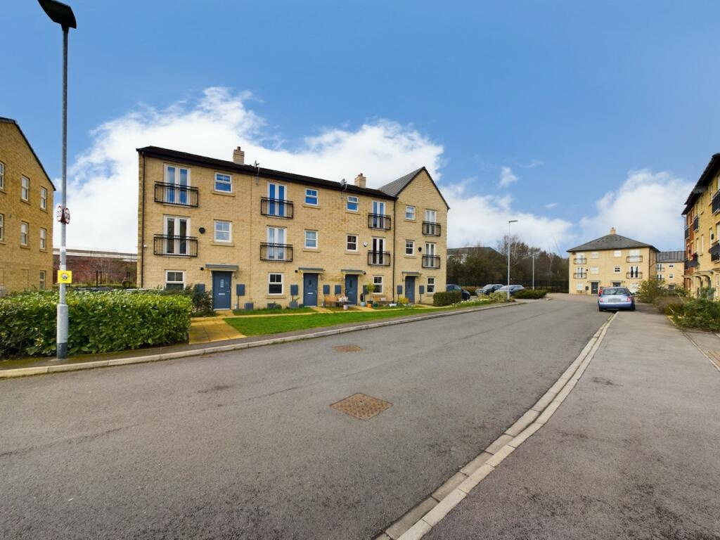 Leeds 2 Bed Terraced House, Holts Crest Way, LS12 To Rent Now for £1,375.00 p/m