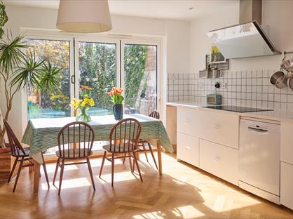 2 Bed Semi-Detached House, Cromford Path, E5
