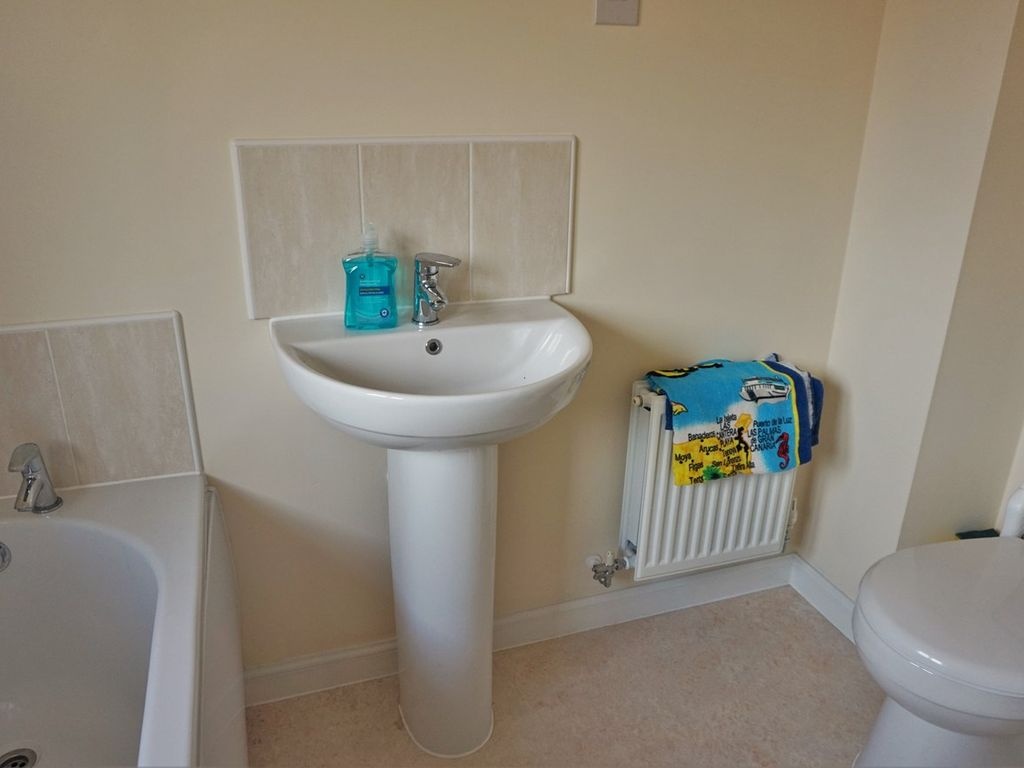 Gloucester 3 Bed SemiDetached House, Diamond Jubilee Close, GL1 To