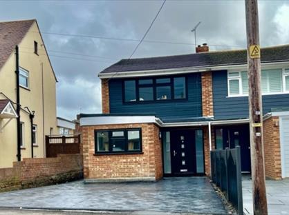 4 Bed Semi-Detached House, Kents Hill Road, SS7