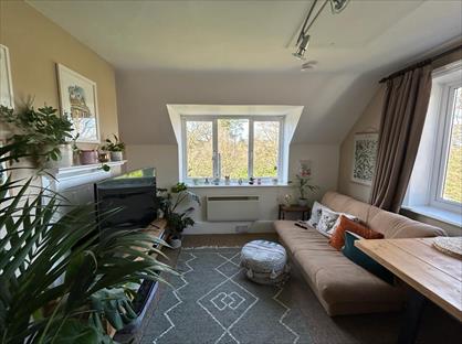 1 Bed Flat, Tower Road, GU26