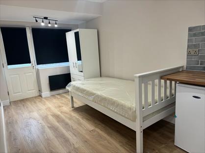 Studio Flat, Hendon Way, NW2