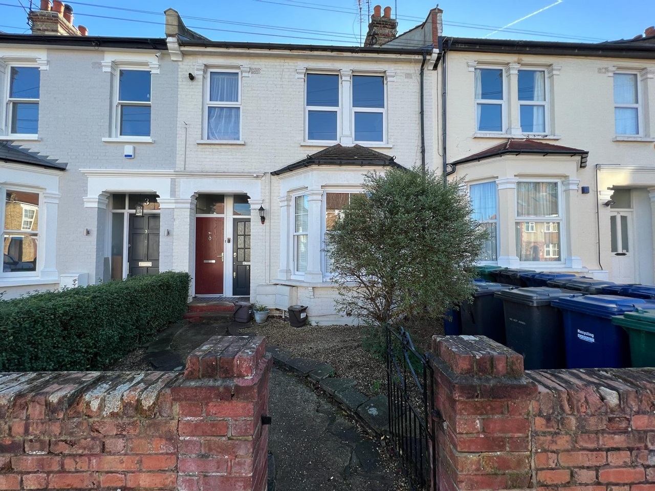 London 2 Bed Flat, Goldsmith Road, N11 To Rent Now for £1,550.00 p/m