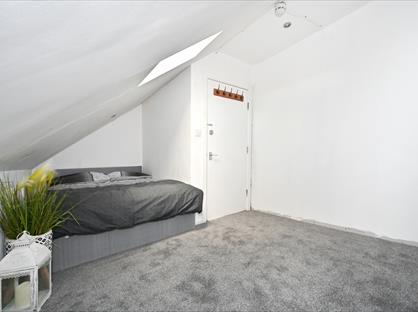 Room in a Shared House, Morden Road, SW19