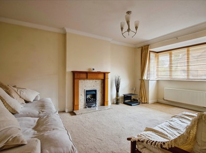 4 Bed Detached House, Shire Road, LS27
