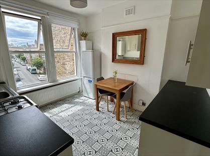 1 Bed Flat, Tradescant Road, SW8