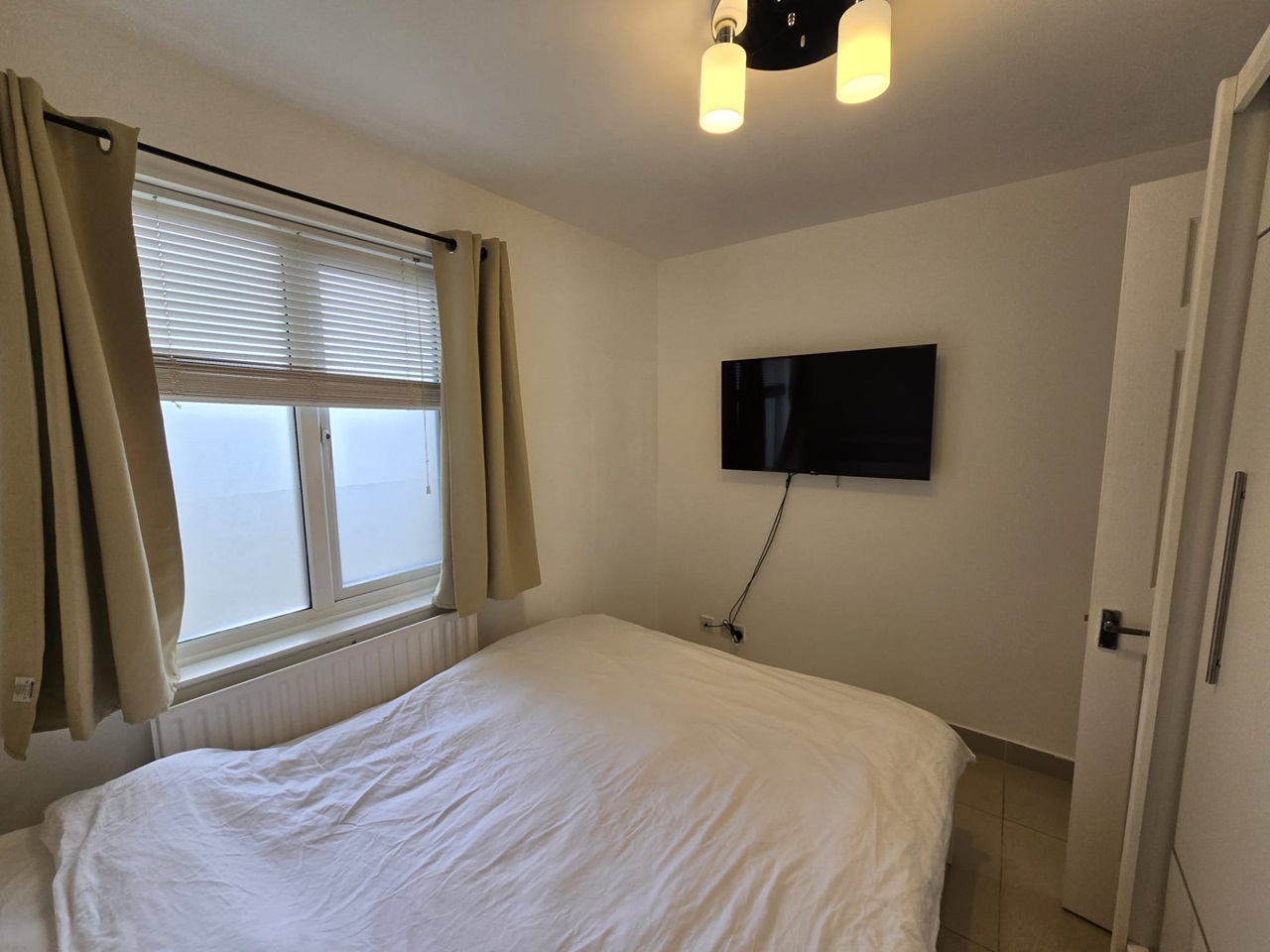 Chigwell 1 Bed Flat, Copperfield, IG7 To Rent Now for £1,500.00 p/m