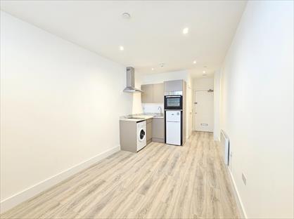 Studio Flat, Station Approach, WD4