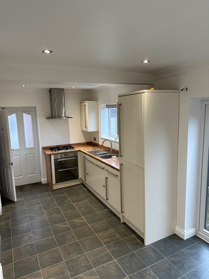 Dewsbury 3 Bed SemiDetached House, Guernsey Road, WF12 To Rent Now