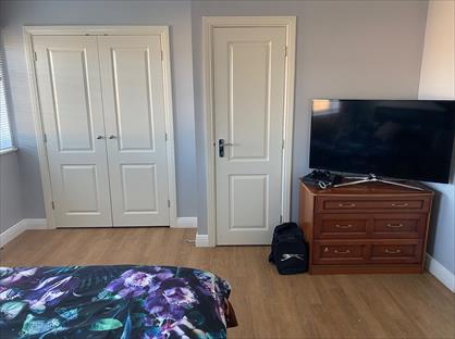 4 Bed Terraced House, Sparrowhawk Way, RG12