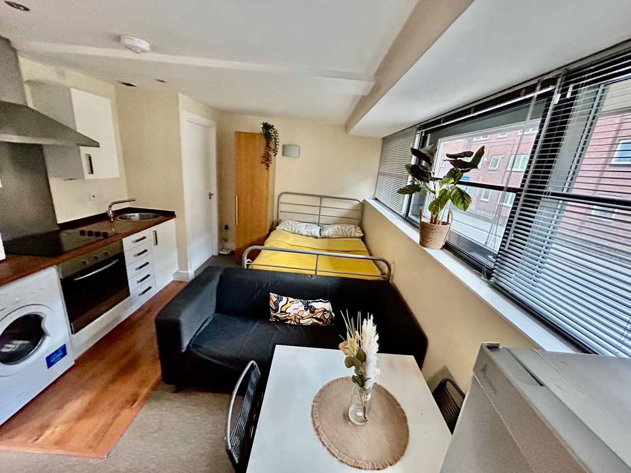 Sheffield Studio Flat, Smithfield Apartments, S1 To Rent Now for £
