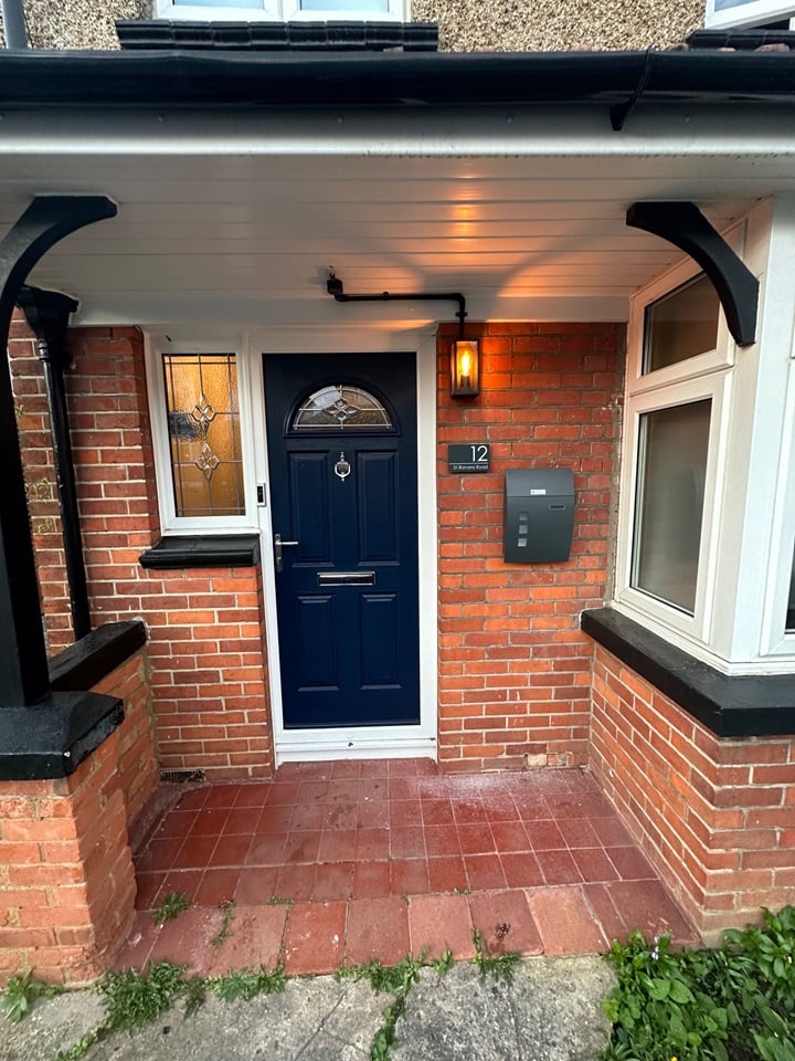 4 Bed Semi-Detached House, St. Ronans Road, RG30