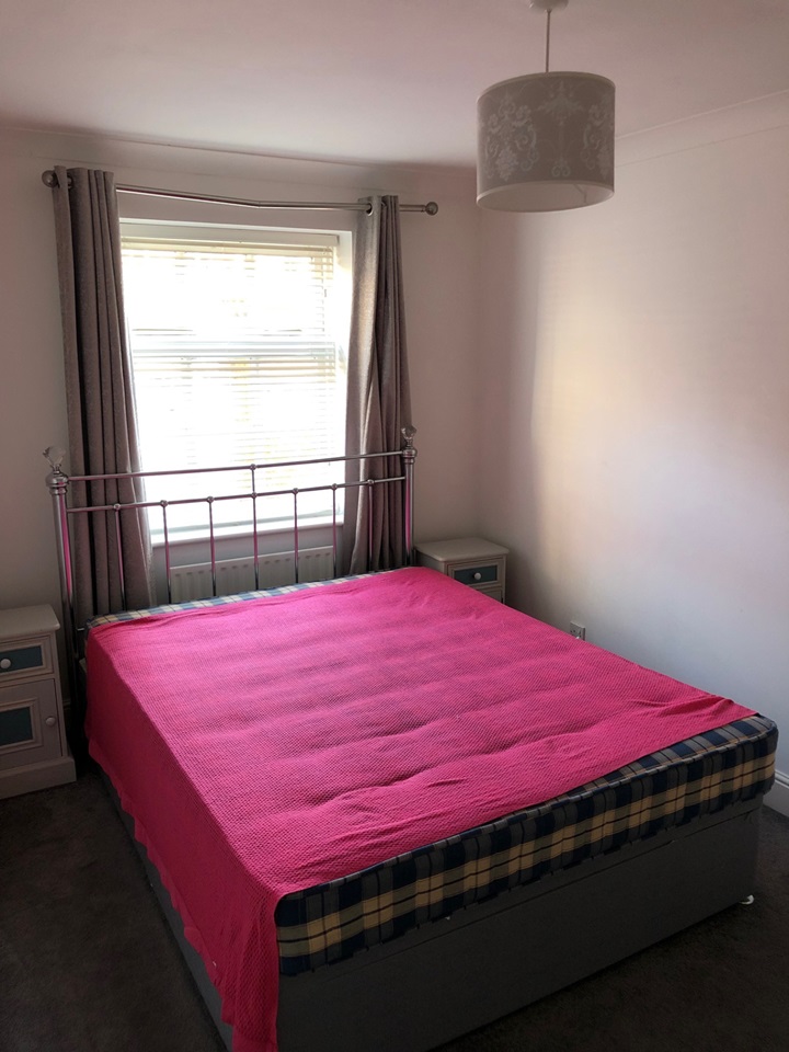 Chichester 2 Bed Flat, The PO19 To Rent Now for £1,050.00 p/m