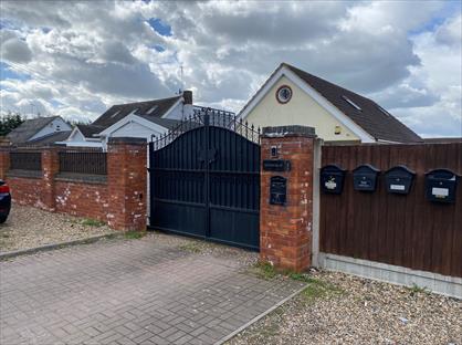 2 Bed Semi-Detached House, Cranfield, SS12