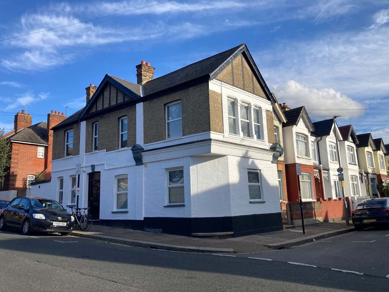 London Studio Flat, Chertsey Street, SW17 To Rent Now for £1,275.00 p/m